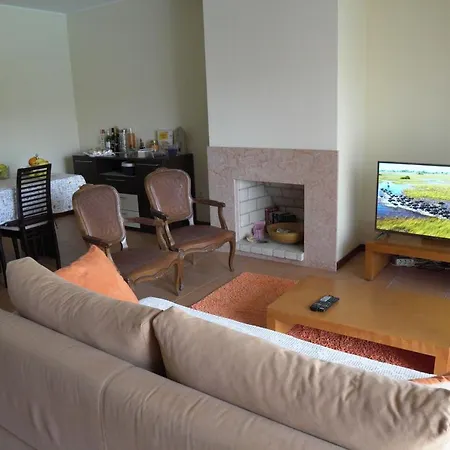 Sun Filled Two Bedroom Near Beach *