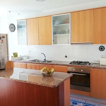Sun Filled Two Bedroom Near Beach Esposende