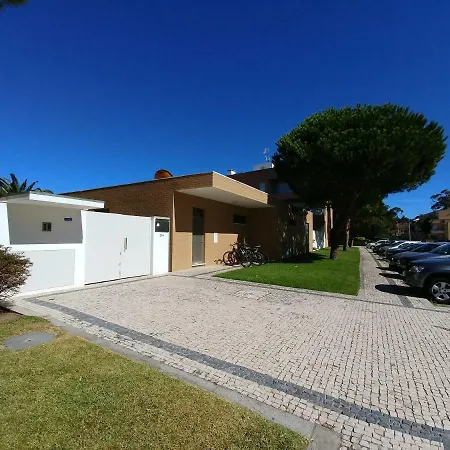 Sun Filled Two Bedroom Near Beach Appartamento Esposende