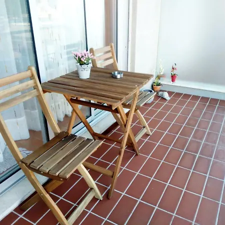 Sun Filled Two Bedroom Near Beach *